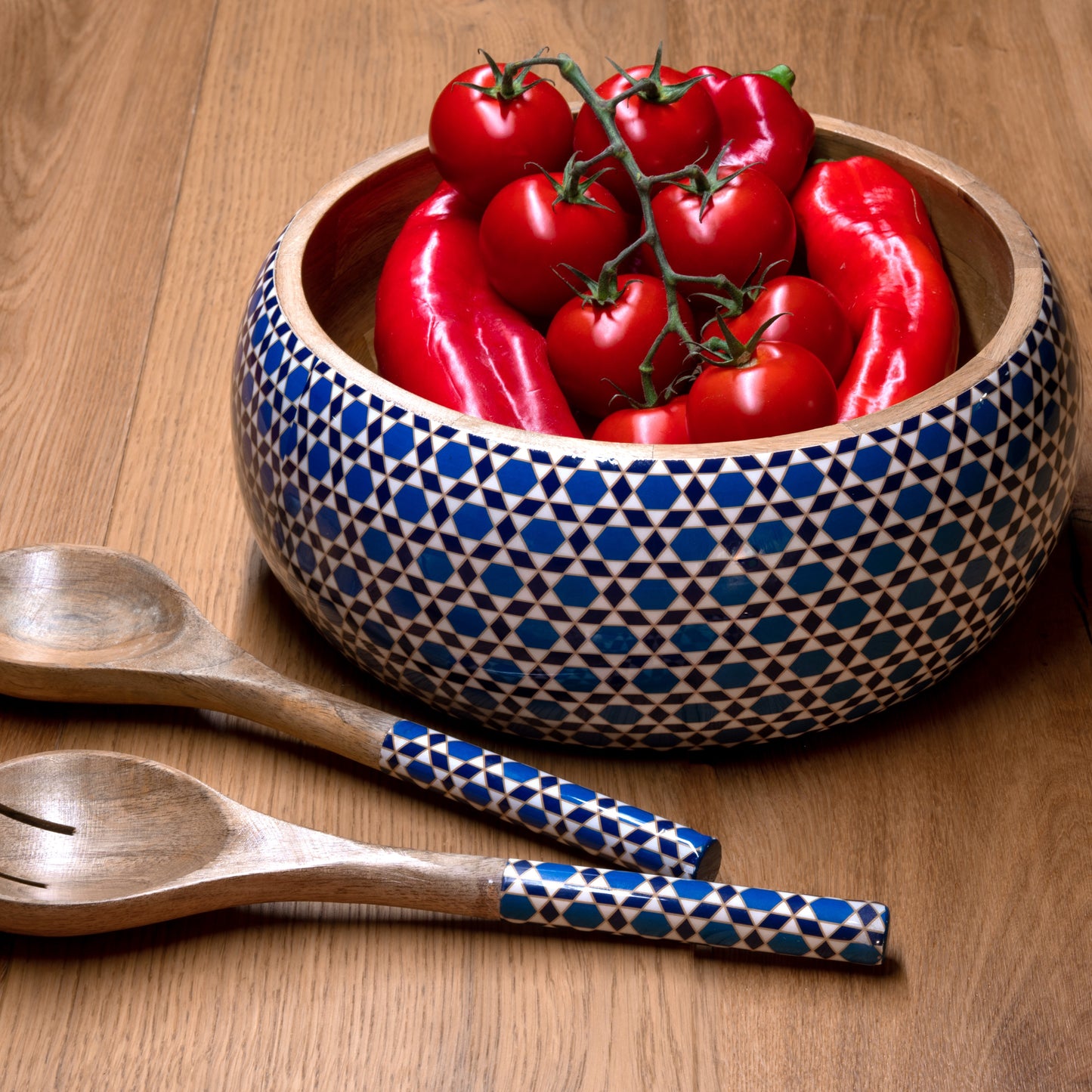 Dekorative Salatschüssel mit Besteck aus Mangoholz in Cobalt Blue